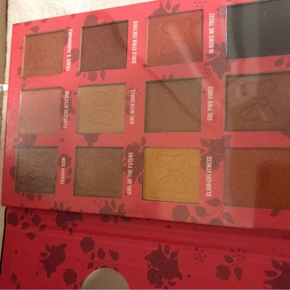 Disney Minnie Mouse Eyeshadow Palette - Picture 4 of 6